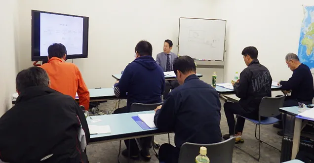 講習会1日目の座学風景