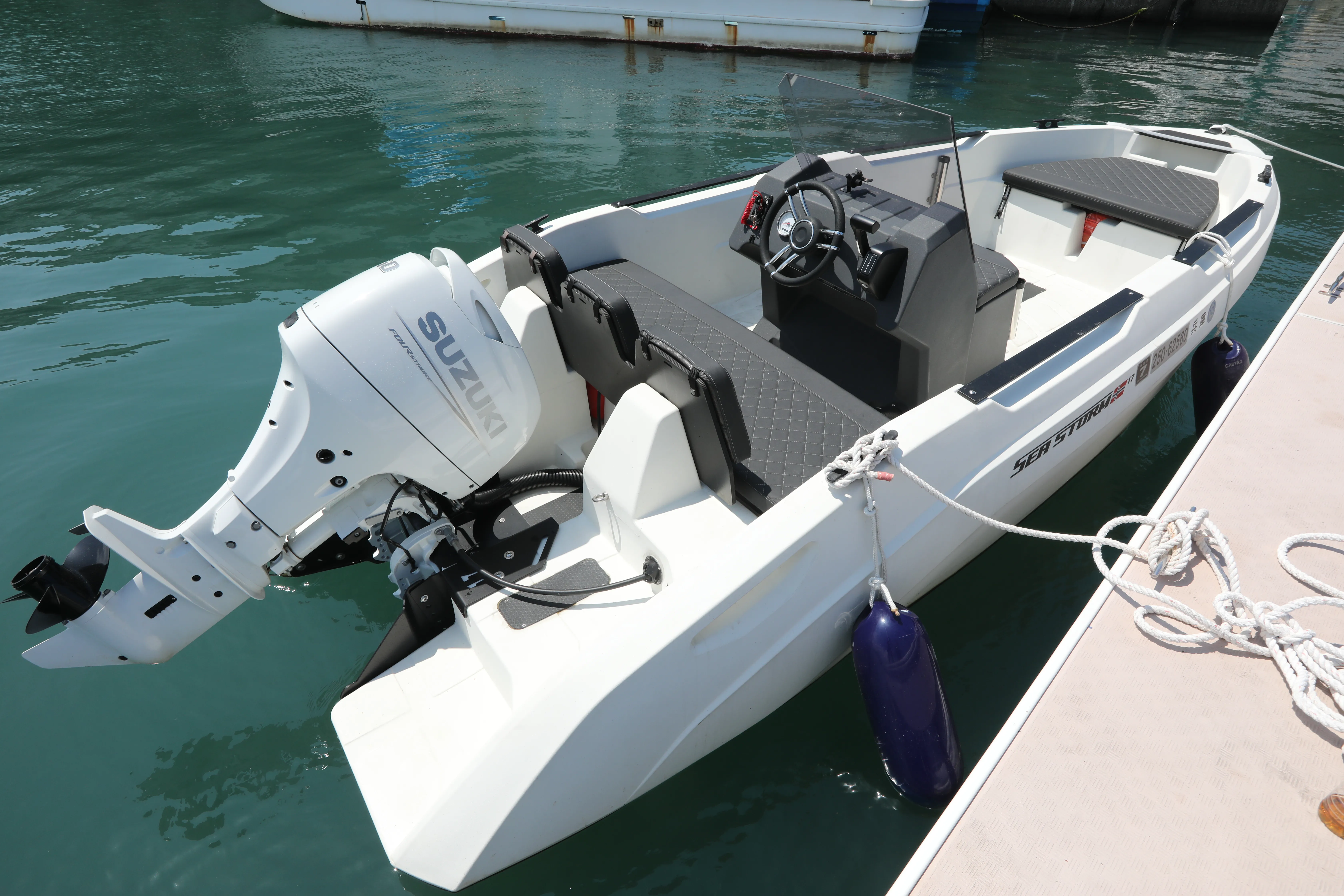 SEASTORM 17HDPE ADVANTAGE