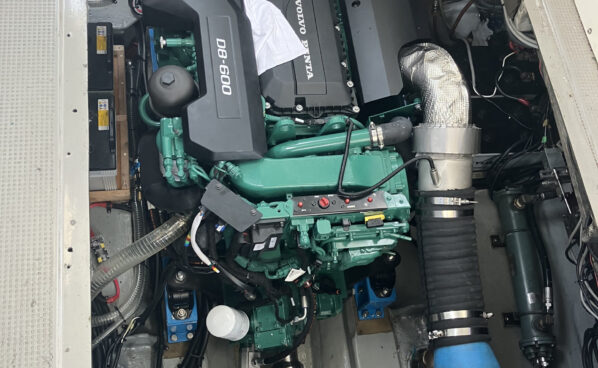 VOLVO PENTA Ｄ8-600 納入致しました
