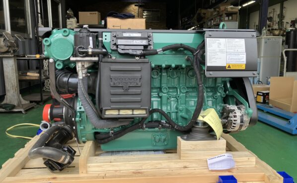 VOLVO PENTA D6-340 納入致しました